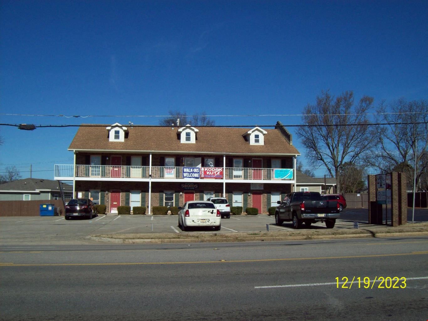 203 Oakwood Ave N E 35811 Su. ' C '