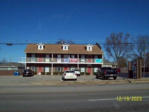 203 Oakwood Ave N E 35811 Su. ' C '
