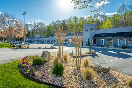 Retail space for Rent at 1227 Taft Hwy in Signal Mountain