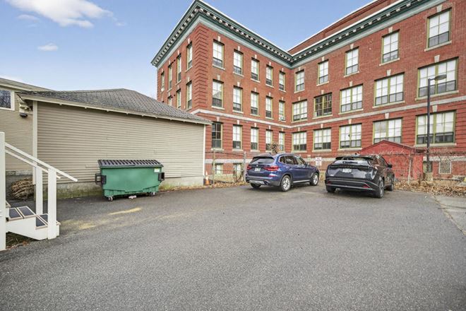 Flexible Use Building | Downtown Nashua | 2,500+/- Usable SF | DMU Zoning