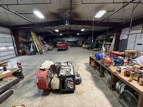7078 SF Heated Warehouse