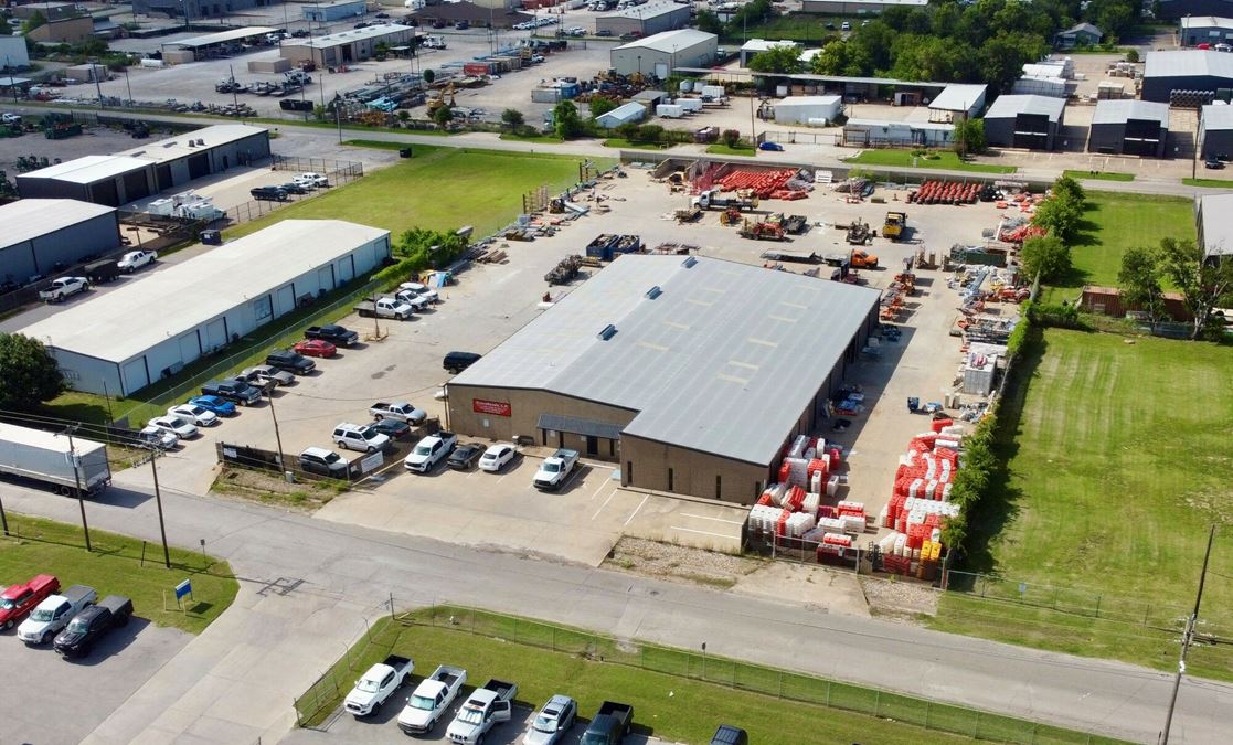 14,822 SF Grade-Level on Paved 2.20-Acre Fenced Lot