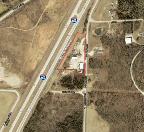5,040 SF Warehouse & Contractor Yard for Lease with 2.42 Acres on Highway 65