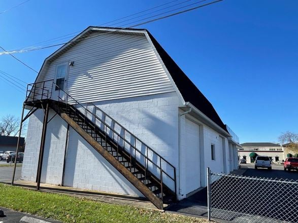 227 E Main St