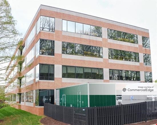 Bellevue Park Corporate Center - 400 Bellevue Pkwy