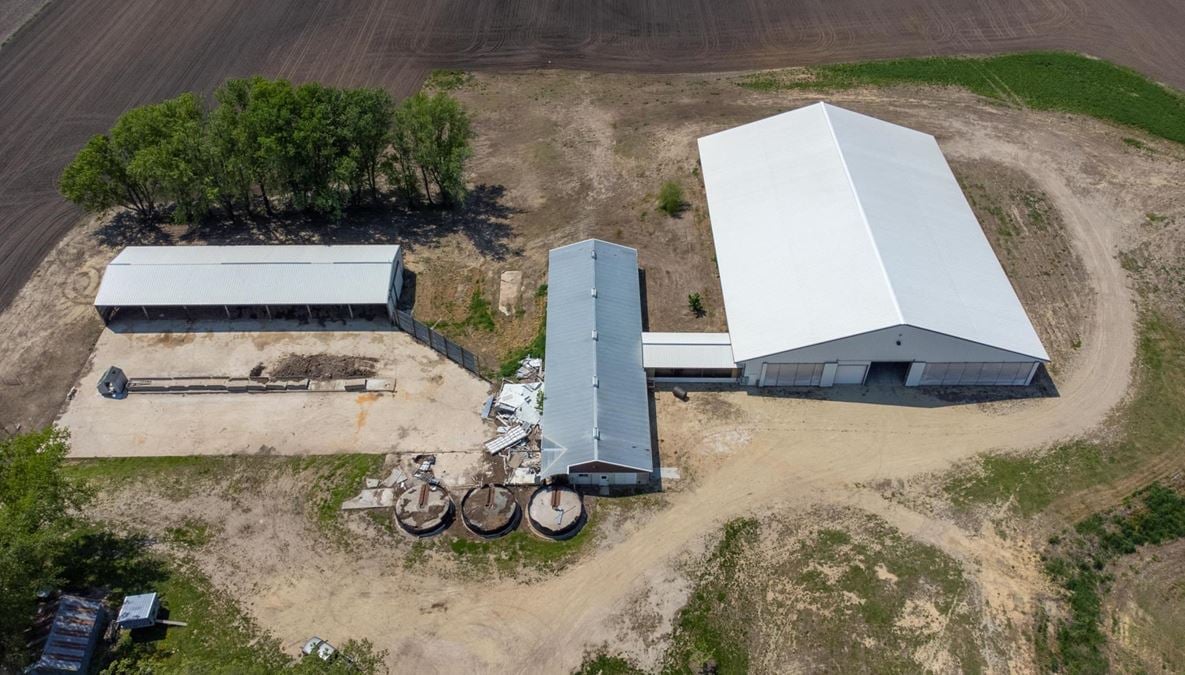 56841 270th Ave  - Commercial Storage Pole Barn For Lease