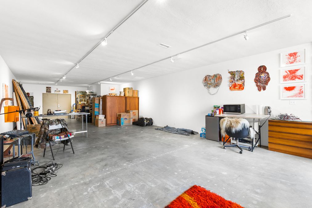 623 W 9th St