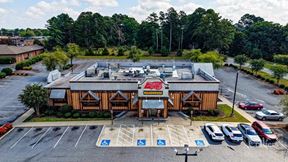 ±8,442-SF Restaurant Building Located on ±4.42 Acres
