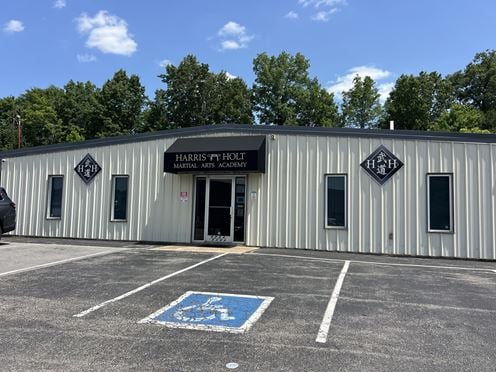 211 W Dunbar Cave Rd