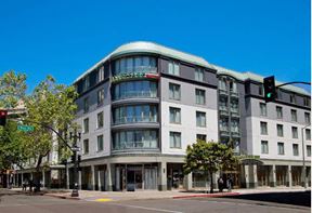 Courtyard Marriott - 988 Broadway