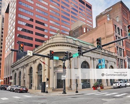 Shared and coworking spaces at 401 Pine Street in St. Louis
