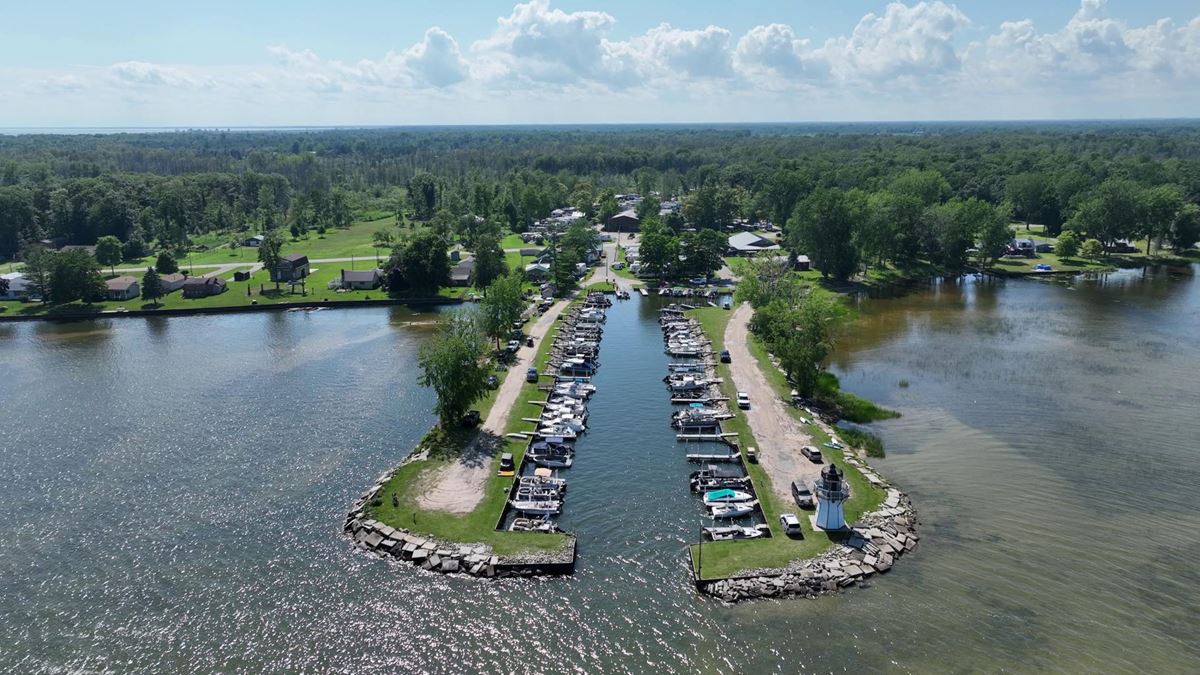 Pointe Au Gres Marina & Campground 