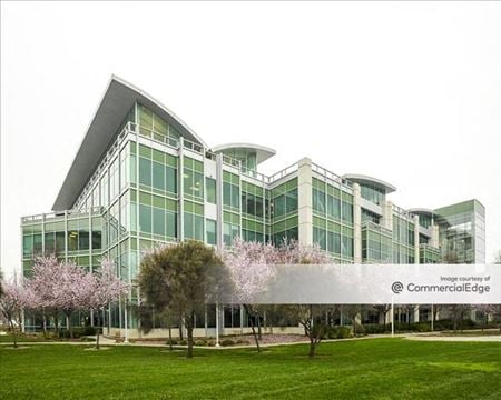 Commercial space for Rent at 2000 Seaport Blvd in Redwood City