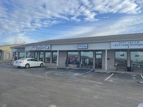 1,200 SF available In busy retail center