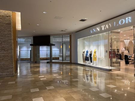 1044     Space Photo Gallery 3