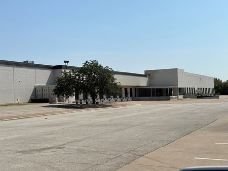 Commercial space for Rent at 502 Fountain Parkway in Grand Prairie