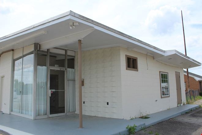 1102 Meeting St