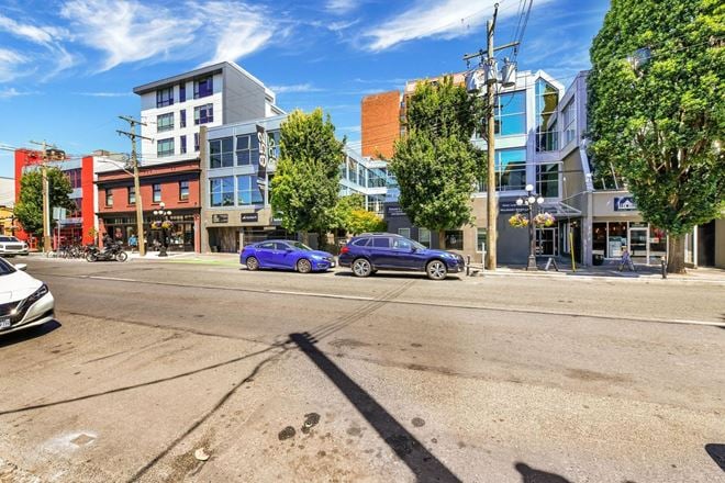 852 Fort Street (300)