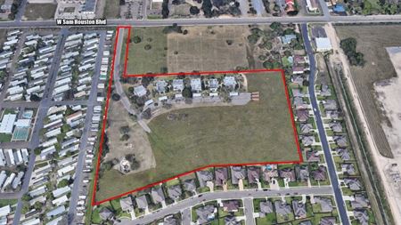 +/- 13 acres of Multifamily Development Land with Six Four-plexes in Pharr, TX - Pharr
