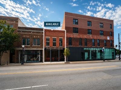 7 E University Ave
