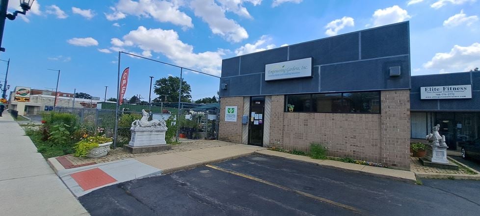Units Available | Forest Park Retail Shopping Center
