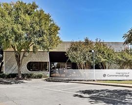 Commerce Park - 4823-4845 West Royal Lane & 8411-8415 Sterling Street