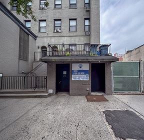 2,000 SF | 275 W 22nd Street | 2nd Gen Bar Space in Chelsea for Lease
