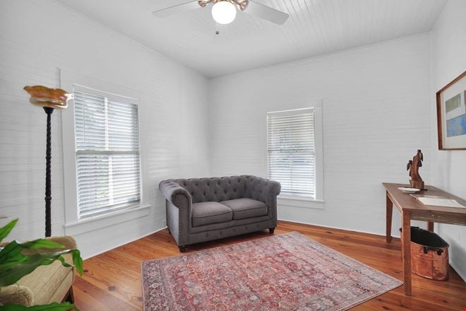 260 W KING ST