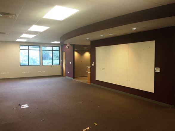 2,000-4,000 SF Office Suite for Lease on Virginia St. (IL Rt. 14) in Crystal Lake