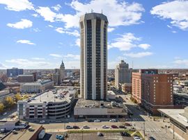 31-Story, Full-Service Downtown Hotel