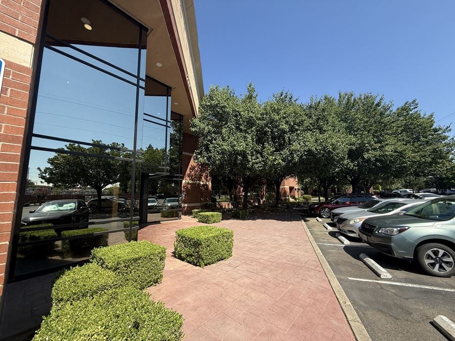 2195 Larkspur Lane
