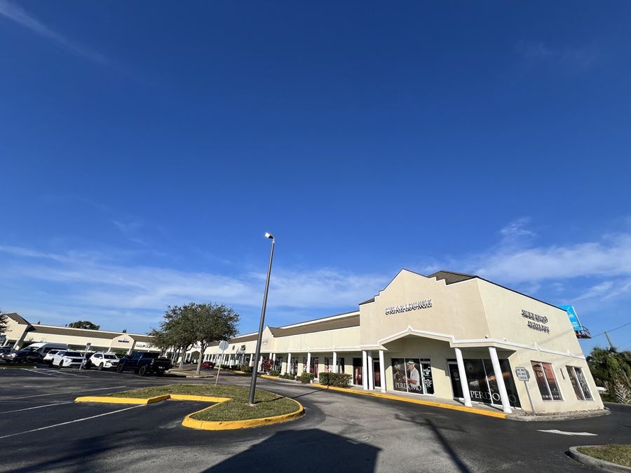 HIGHLY VISIBLE RETAIL / SMALL OFFICE Emerald Plaza, Merritt Island