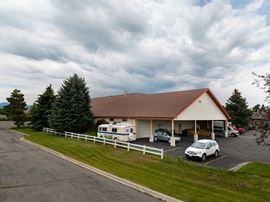 301 Evergreen Dr Unit C & D