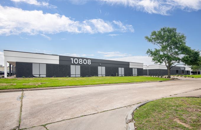 11000 South Wilcrest Dr - Stonecrest Business Park