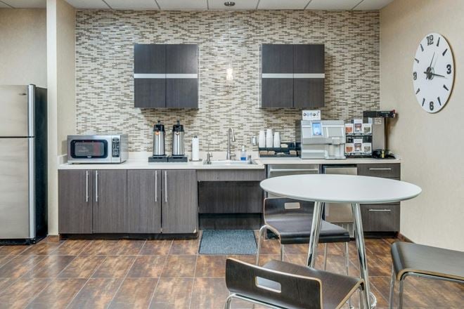 Lucid Private Offices - Galleria Addison