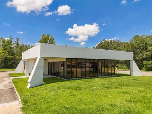 Leased Retail Building at Hwy 42 Signaled Intersection
