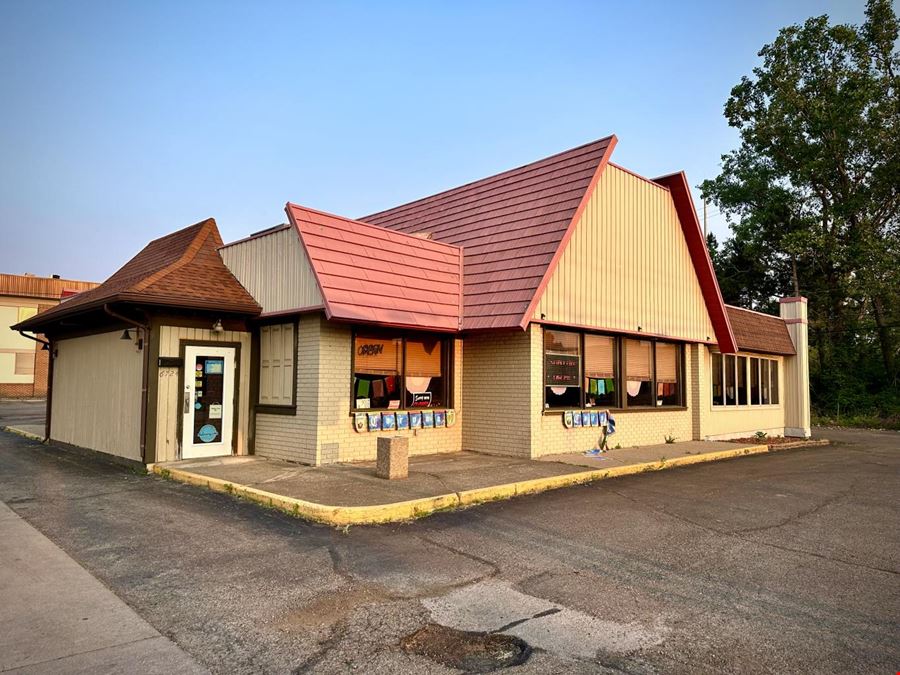 Retail Restaurant / Redevelopment Site in Lansing Near I-96