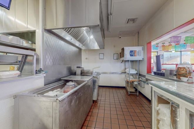 TURNKEY RESTAURANT INVESTMENT IN NORTHEAST HEIGHTS