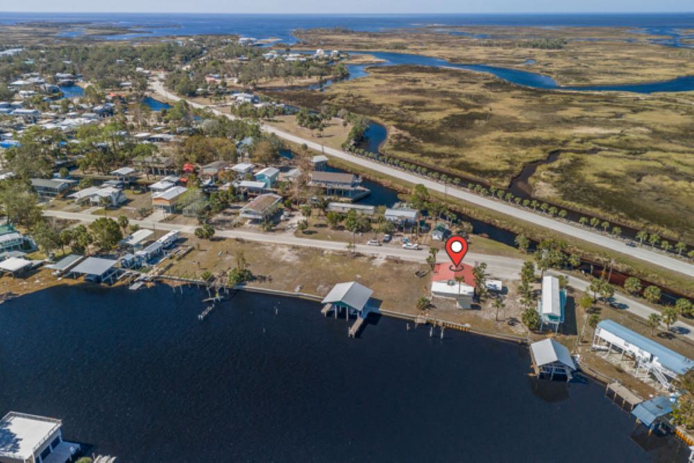 Rare Waterfront Convenience Store in Suwannee