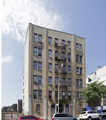 Photo of commercial space at 178 E 205th St in Bronx