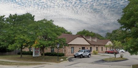 Photo of commercial space at 885 E Long Lake Rd in Troy