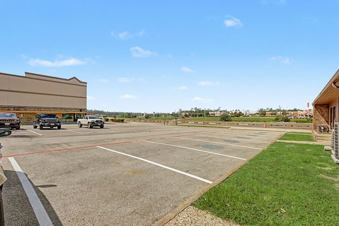 Move-In Ready Office Suite | Interstate 45 Frontage