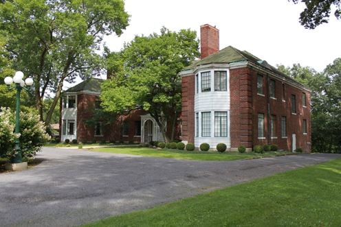 Woodridge Professional Building