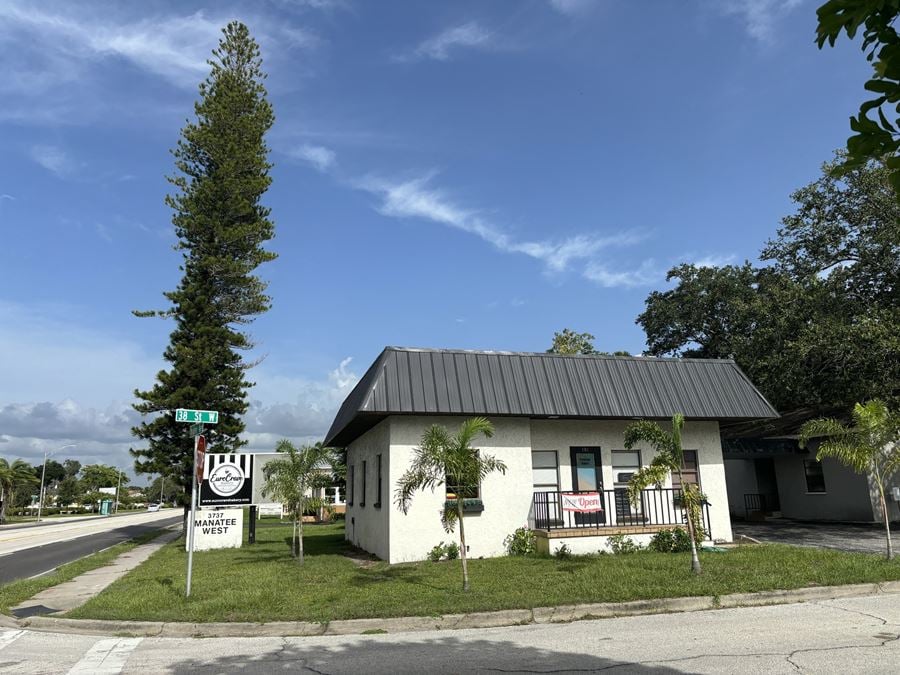 Retail Building on Manatee Ave West with Adjoining Vacant Parcel