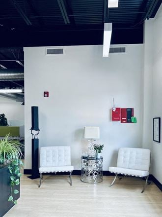 2000 W Hamilton Pl