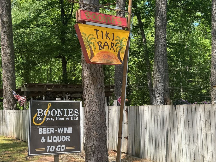Boonies Restaurant and Tiki Bar