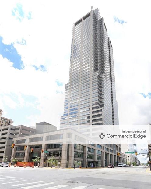 Salesforce Tower Building