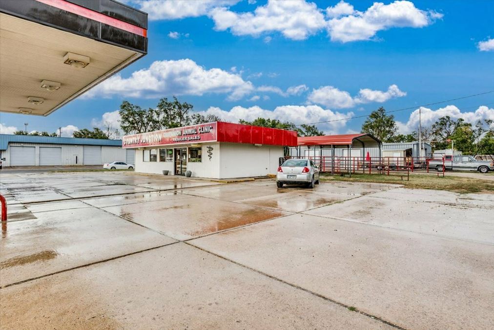 2021 E 4th Ave., Hutchinson