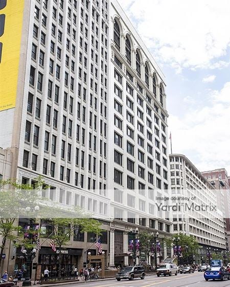 Retail space for Rent at 1 N State St in Chicago