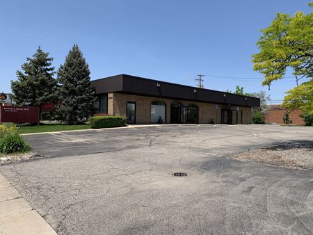 15590 W 13 Mile Rd - Beverly Hills